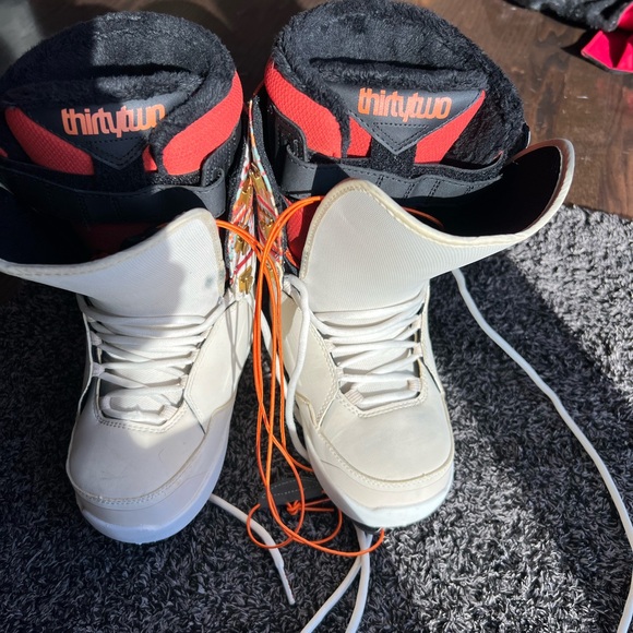 ThirtyTwo Lashed Snowboard Boots (Size 6.5, Recommend for 6) - Picture 2 of 15